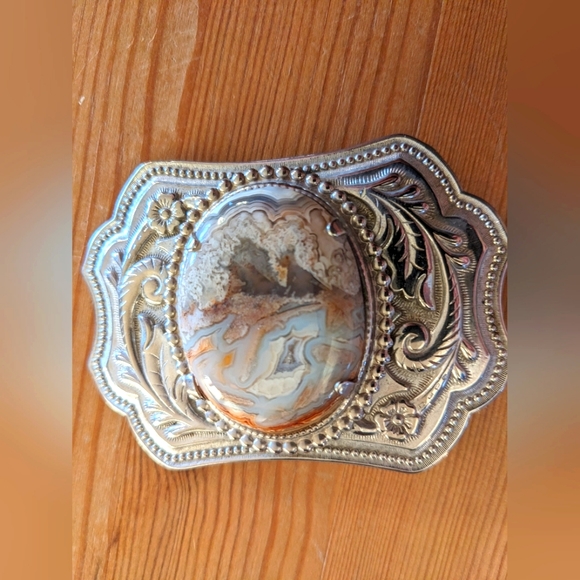 Source Unknown Accessories - Silver belt buckle with marbled stone center